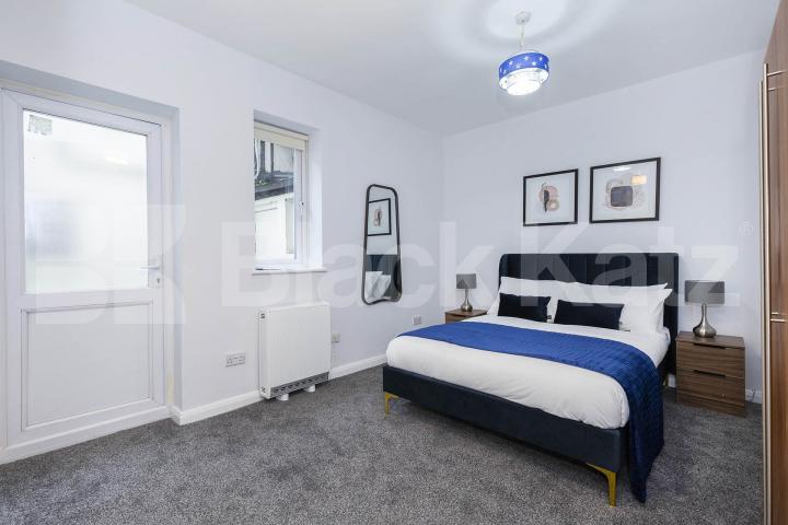 Newly refurbished one bed with a study room mins to tube and shops  York Mews, Kentish Town